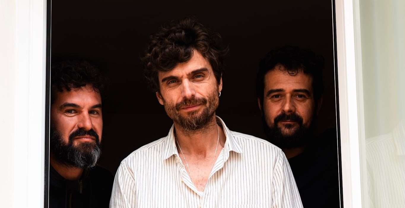 "Hemos tenido que sudar tinta otra vez para llegar a este momento". Tu Otra Bonita encara un verano ilusionante en torno a ASNO. Tu otra bonita por @bea11trice
