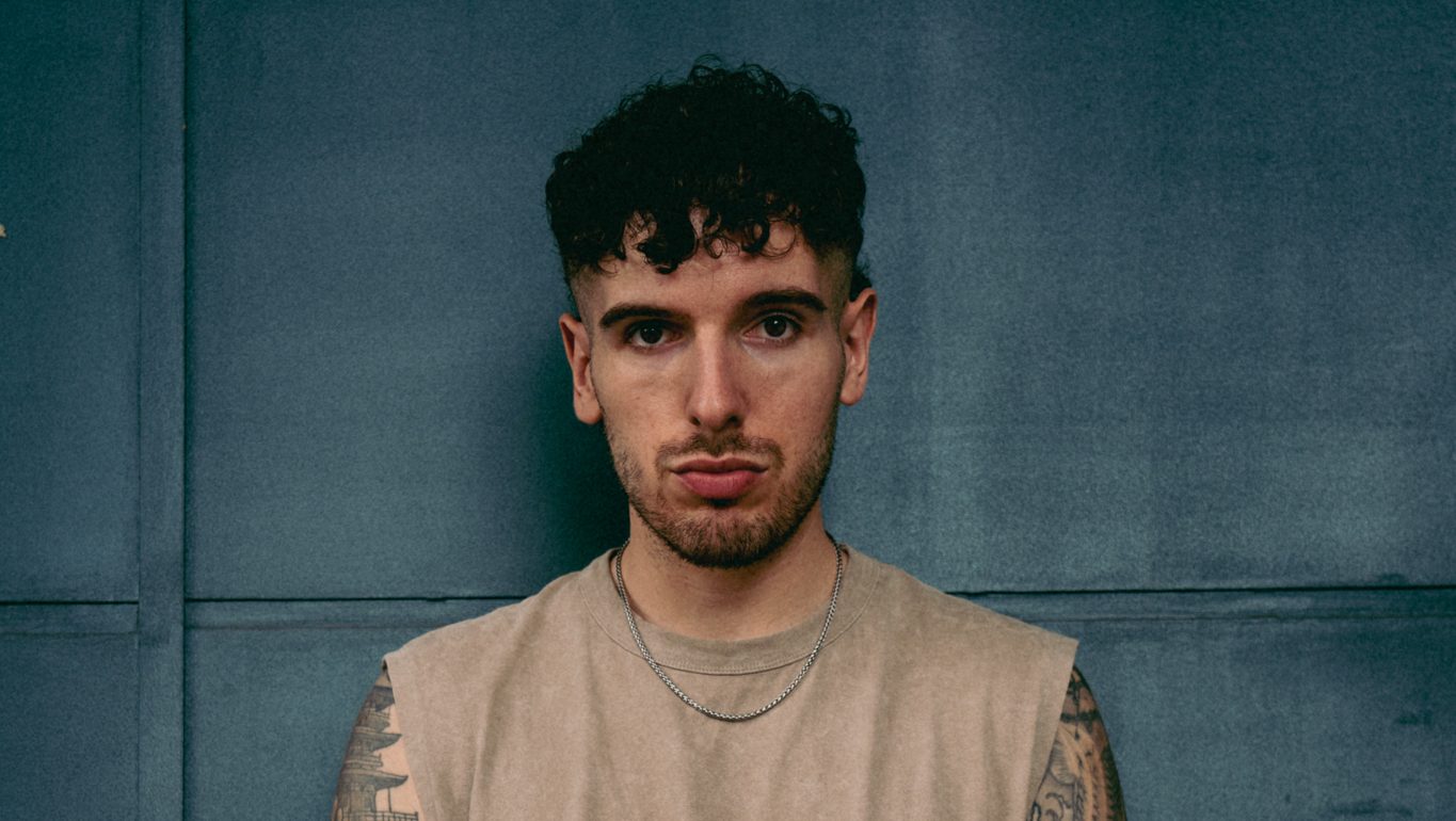 "Con el nuevo álbum quiero poner toda la carne en el asador y poder decir: este realmente soy yo". Rouss (entrevista) Rouss por @bea11trice